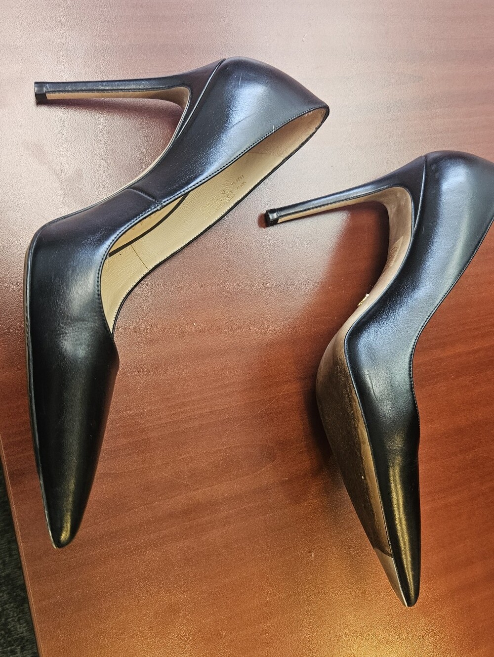 Stuart Weitzman Black Pointed Toe Leather Stilettos - Picture 3 of 4